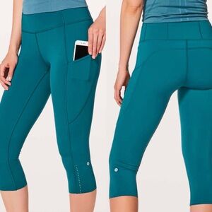 Lululemon Fast Free Crop II *Nulux- 19”- size 4- Dark Uniform Blue